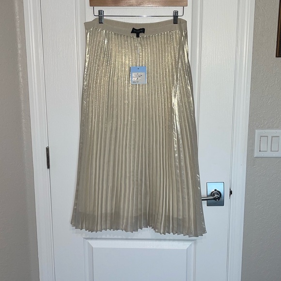 NEW ST. JOHN Elegant Cream Pleated Skirt High Waist Silk Blend Flowy Sz Large - Picture 2 of 9